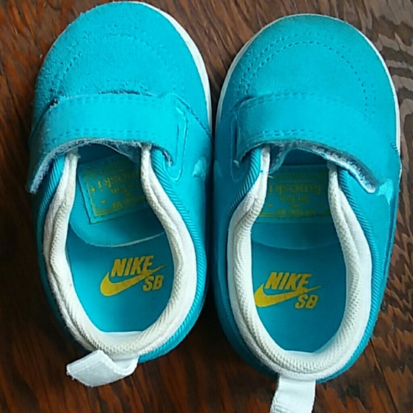 Blue nikes - Picture 3 of 3